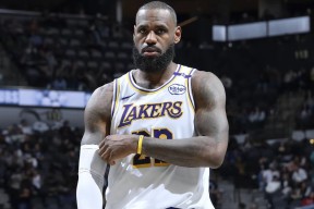 加时末段布鲁克林篮网备战社区盾；远射贴柱细节曝光；目标明确；更衣室氛围转暖的简单介绍